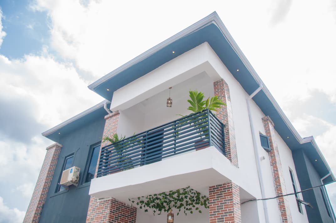 Ama Gee Luxe Court