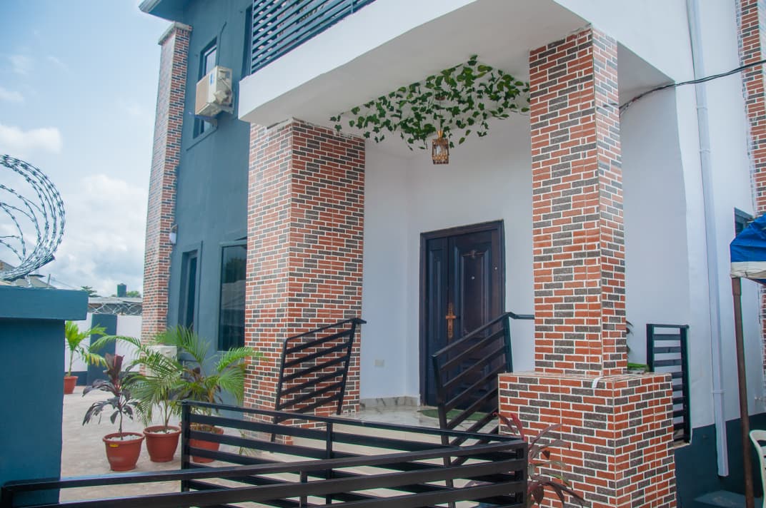 Ama Gee Luxe Court - Street